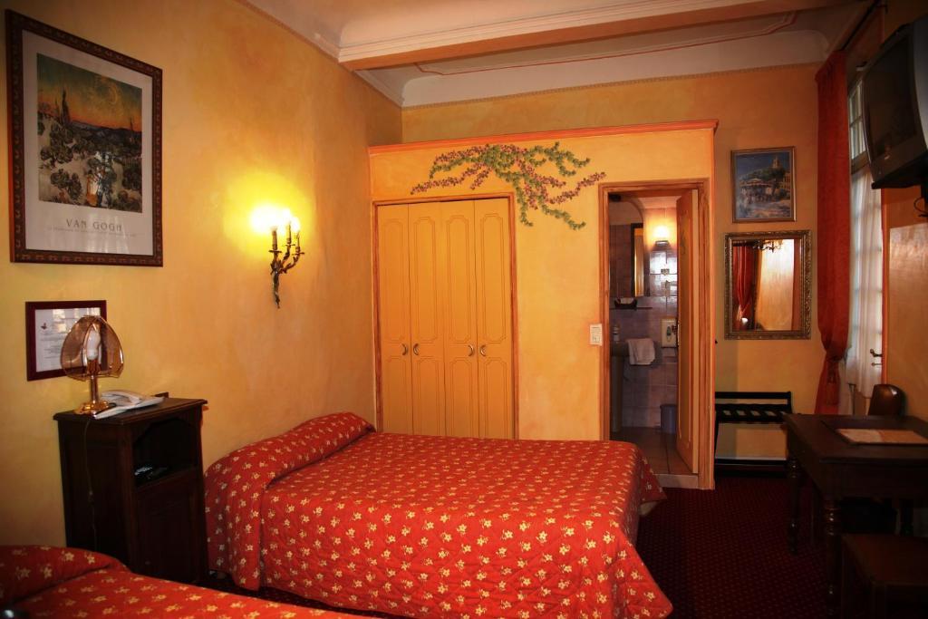 Hotel Du Fiacre Carpentras Room photo