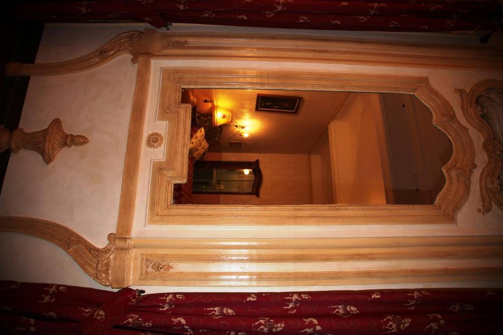 Hotel Du Fiacre Carpentras Room photo