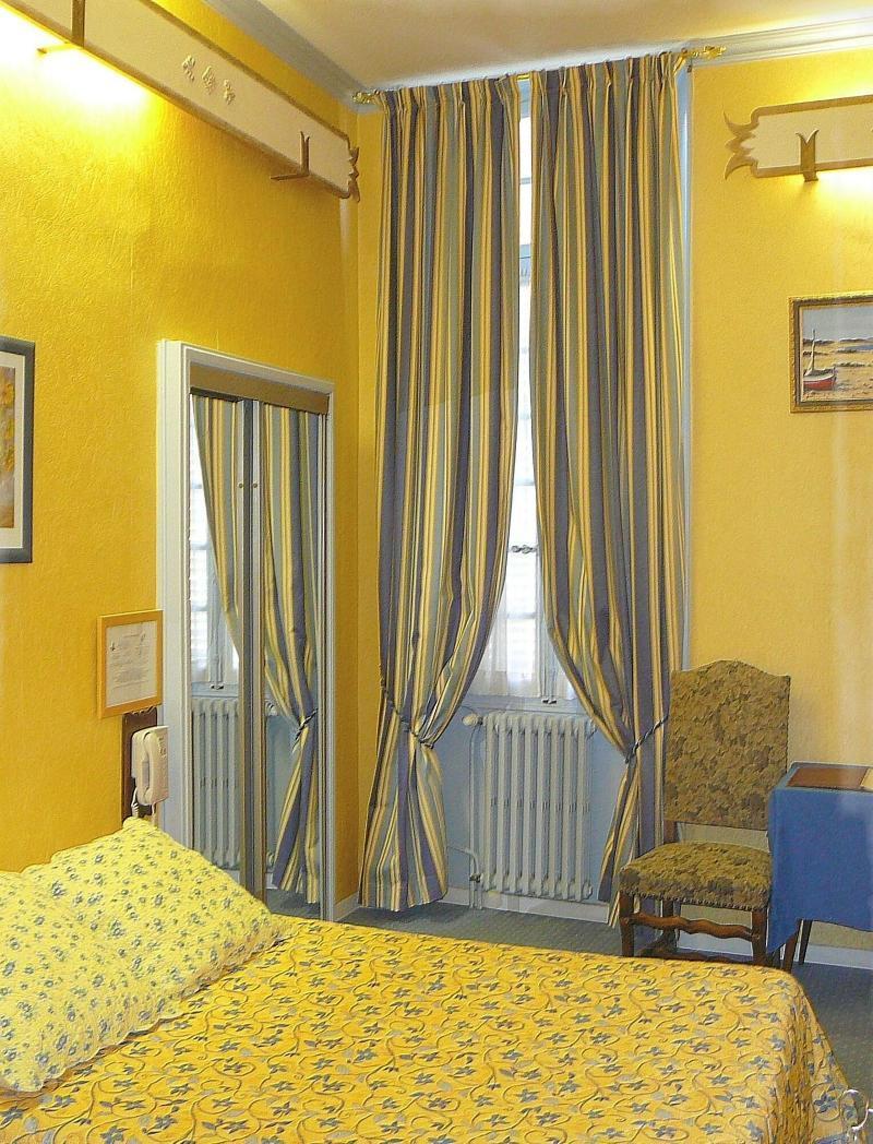 Hotel Du Fiacre Carpentras Exterior photo