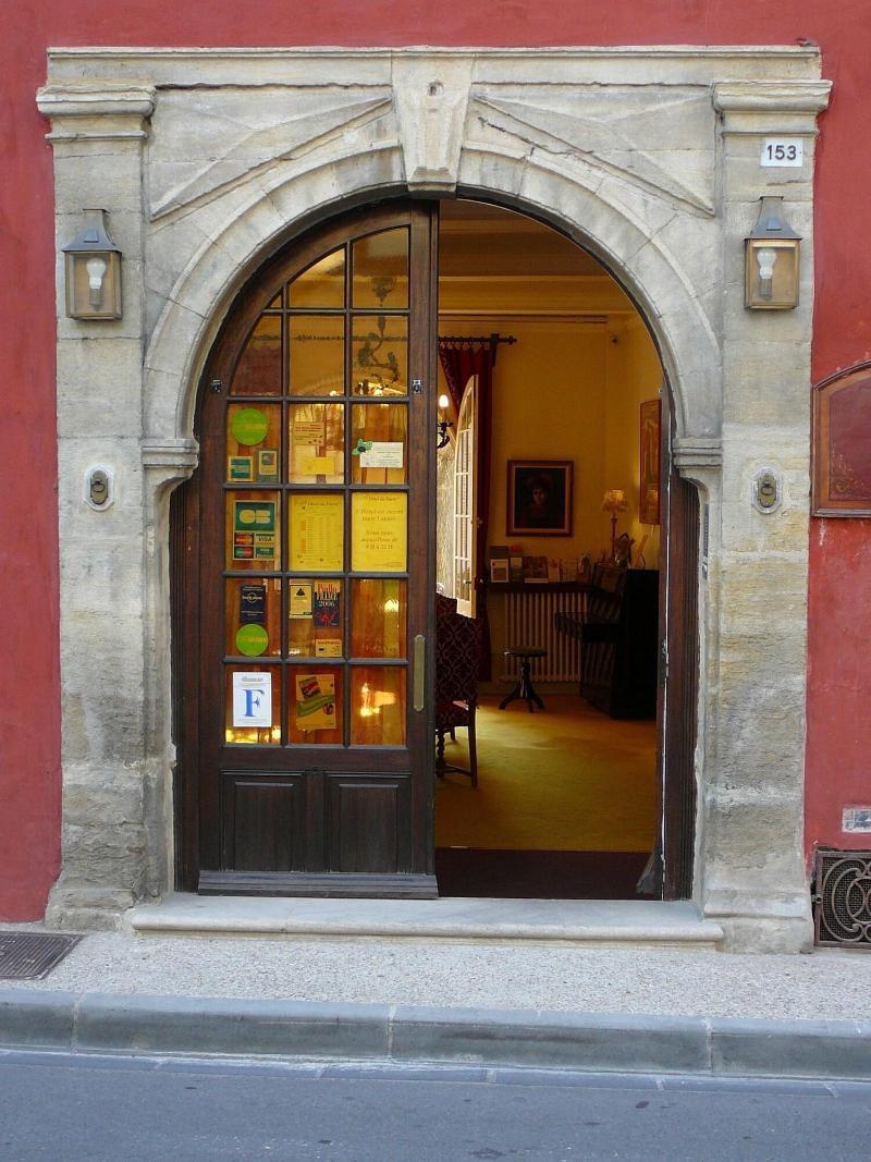 Hotel Du Fiacre Carpentras Exterior photo