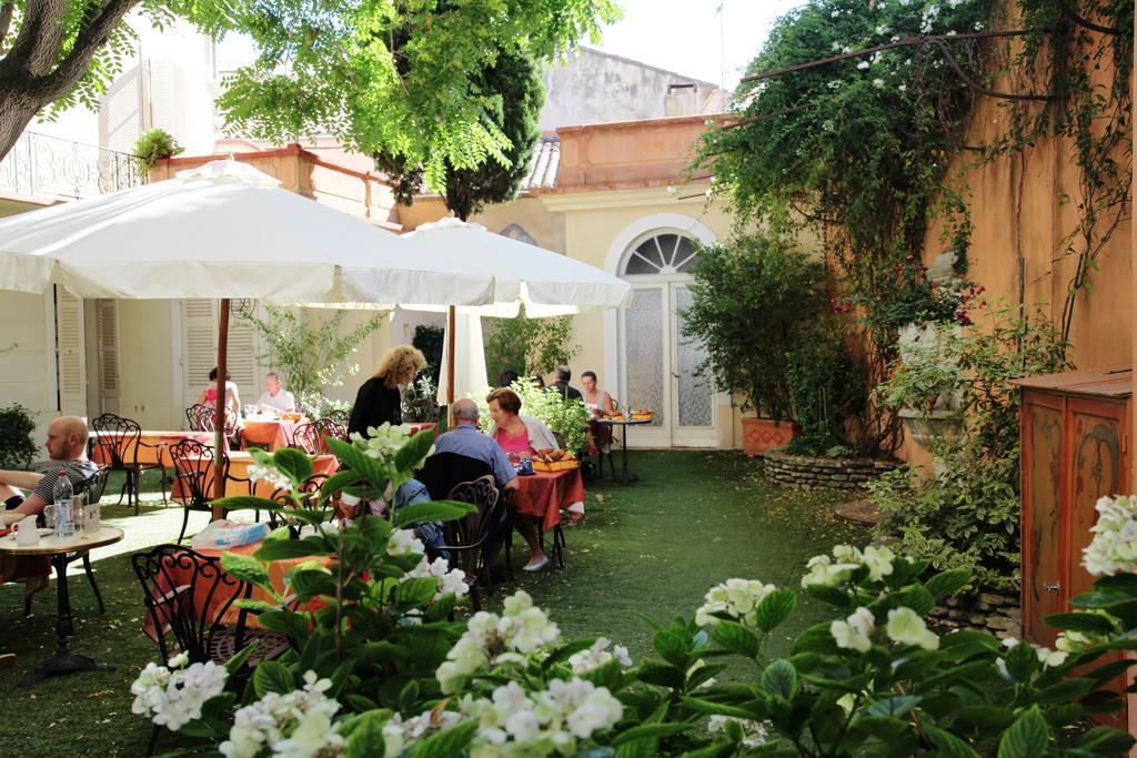 Hotel Du Fiacre Carpentras Exterior photo