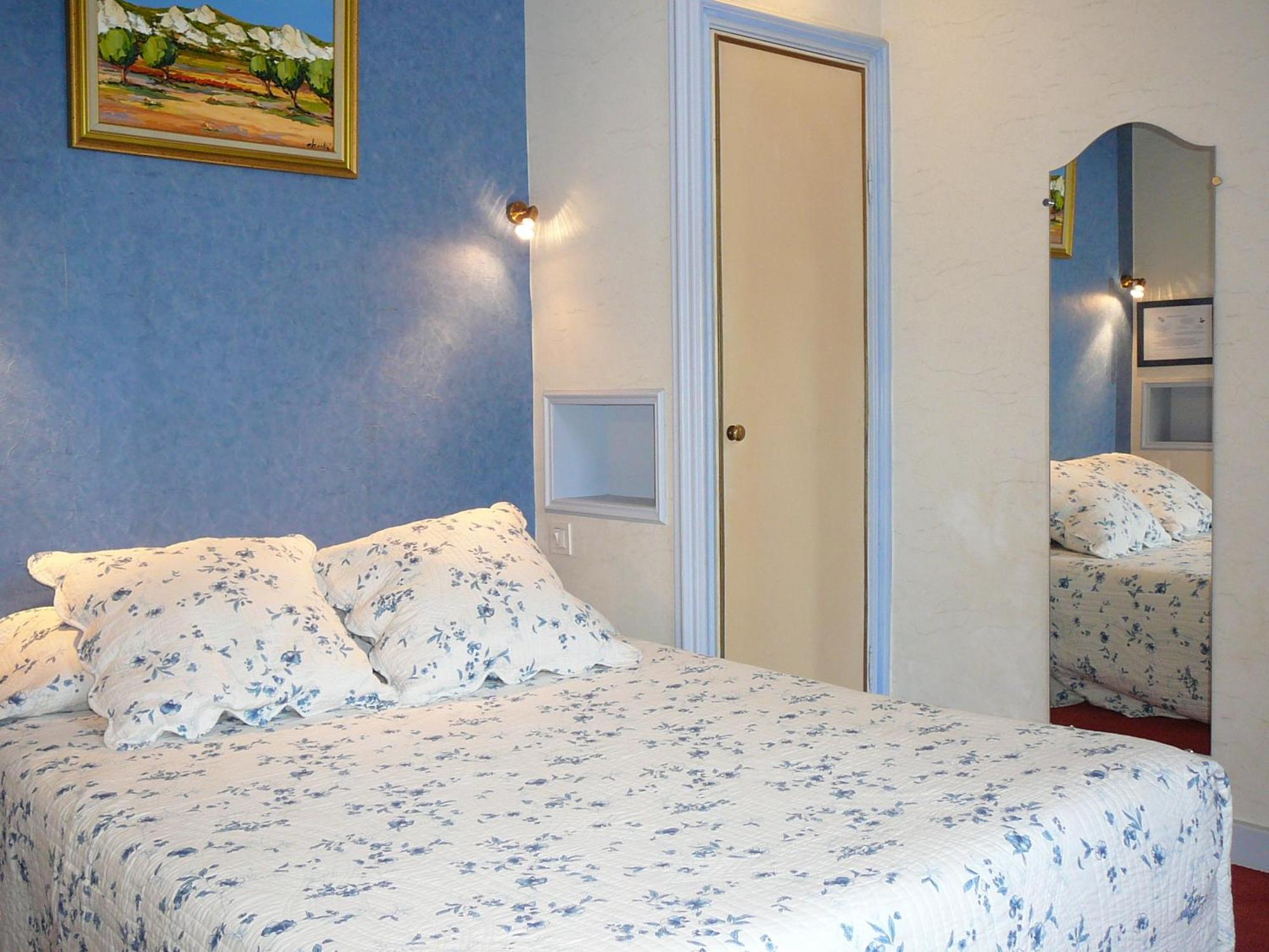 Hotel Du Fiacre Carpentras Room photo