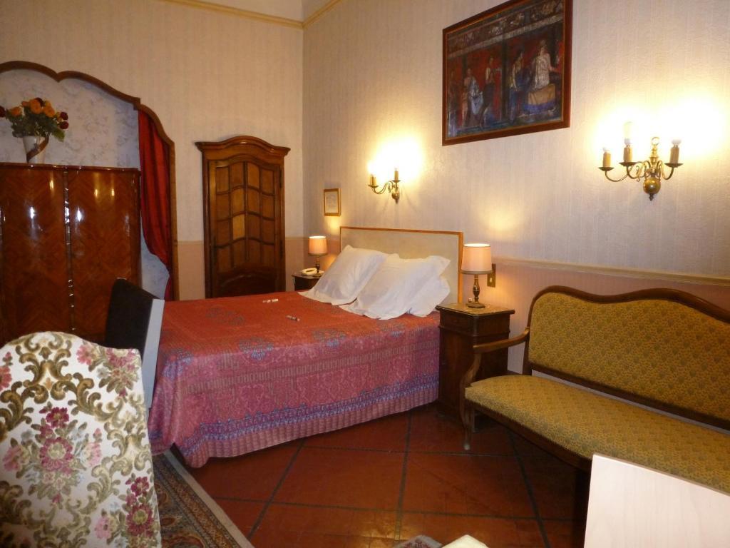 Hotel Du Fiacre Carpentras Exterior photo
