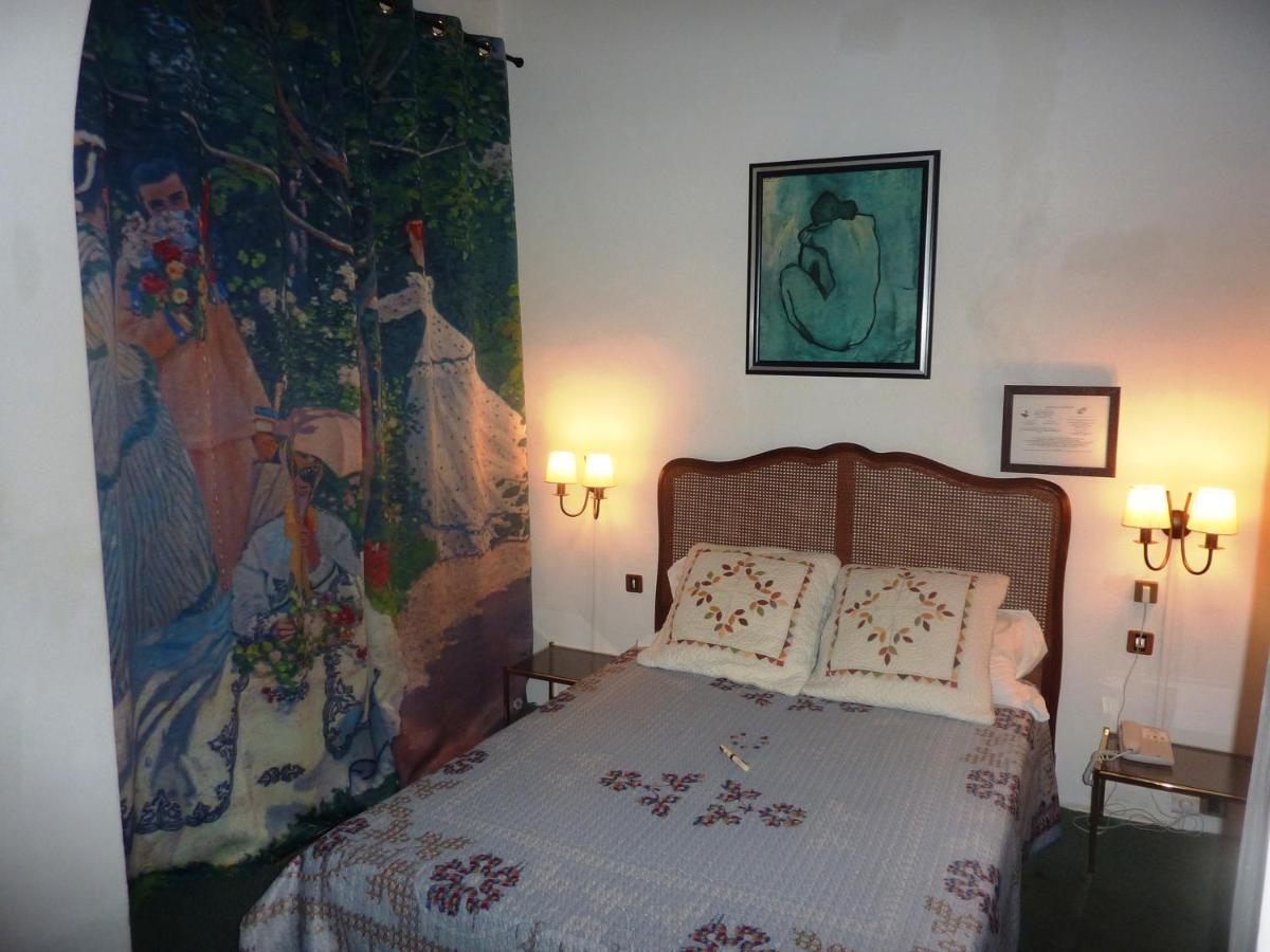 Hotel Du Fiacre Carpentras Room photo